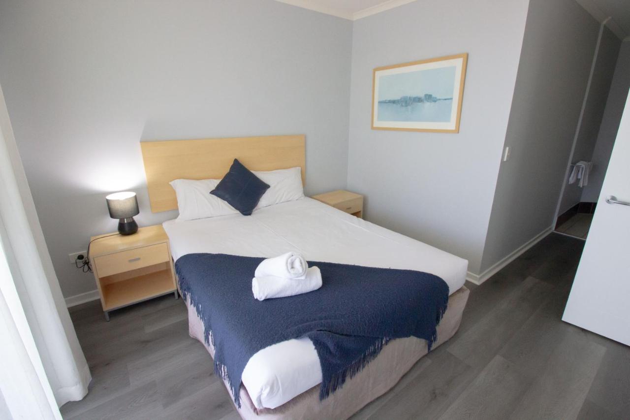 Caloundra Central Apartment Hotel Official Екстериор снимка