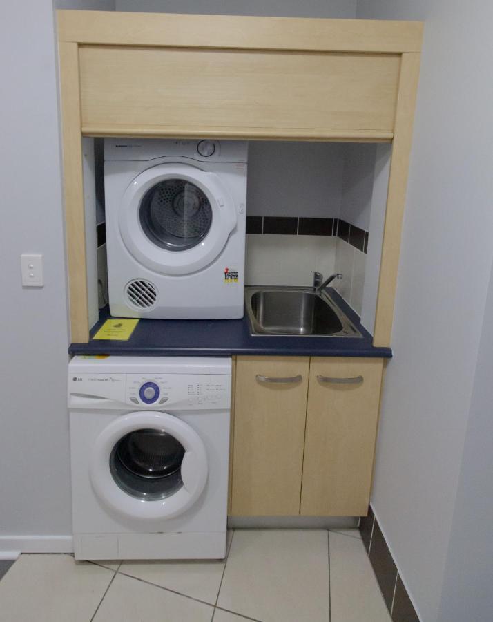 Caloundra Central Apartment Hotel Official Екстериор снимка